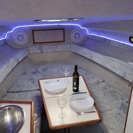 Hotel en barco Corazon Azul Puerto Calero